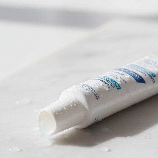 KERACNYL REPAIR repairing lip balm for lips damaged by oral anti-acne treatments 15 ml