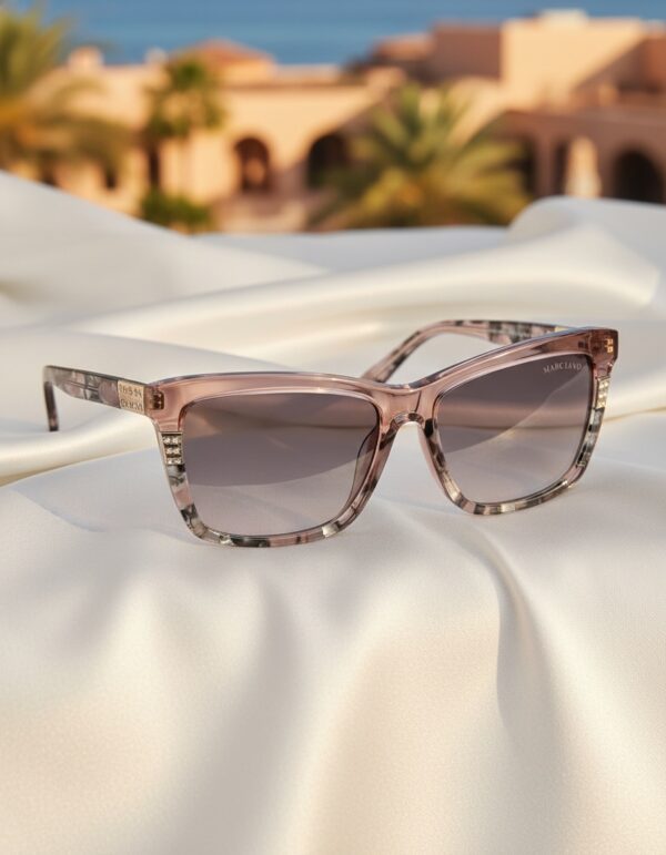 GUESS BY MARCIANO GM00010 53P 57 mm