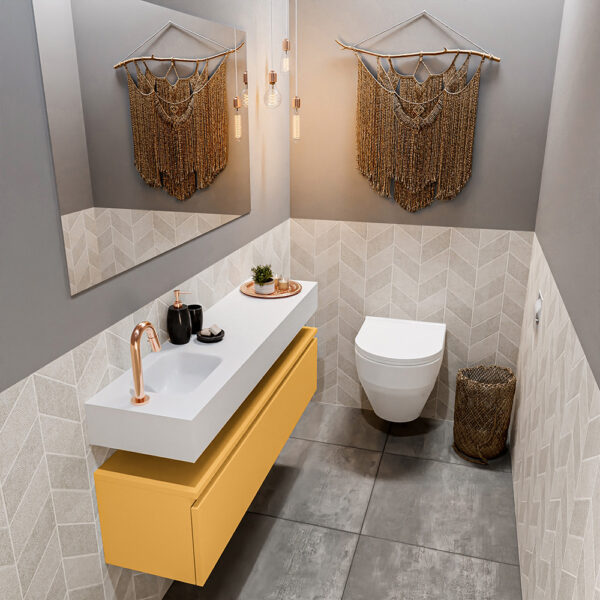 MONDIAZ ANDOR 120cm toiletmeubel ocher. LEX 120cm wastafel talc positie links. Met 1 kraangat