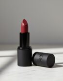 Sleek TRUE COLOUR lipstick #Tweek 3,5 gr